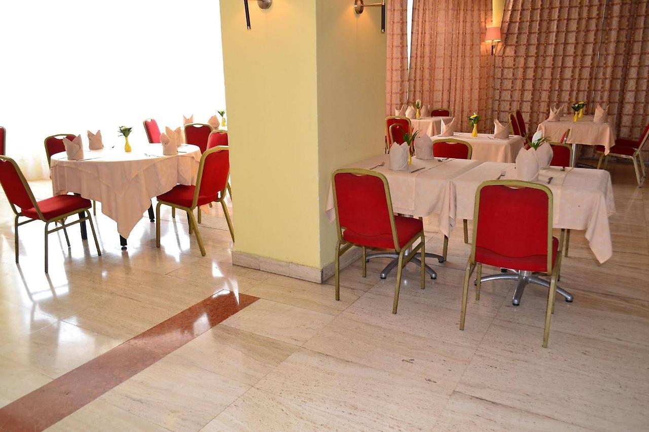 Djeuga Palace Hotel Yaoundé Exterior foto