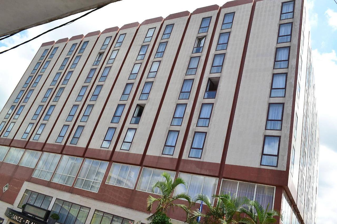 Djeuga Palace Hotel Yaoundé Exterior foto