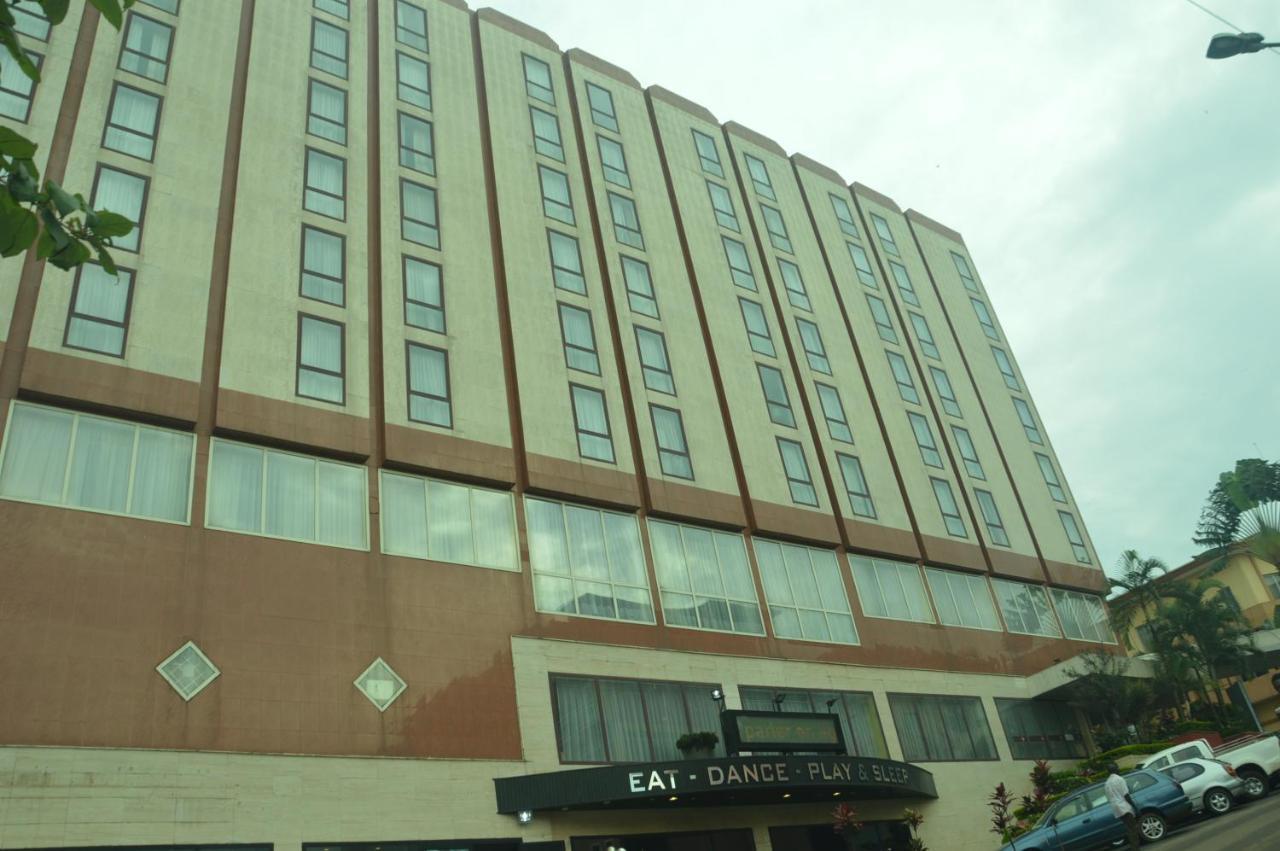 Djeuga Palace Hotel Yaoundé Exterior foto